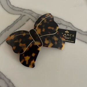 Gorgeous GIRLY, feminine, oversized, butterfly bow barrette NWT France Luxe￼ 💕🦋🎀